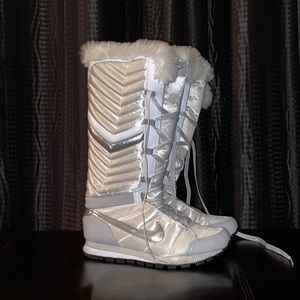 Nike Retro Fur Boots